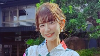 「一段と女将感が」スザンヌ 自身の旅館で浴衣姿を披露！鮮やかな花柄に茶色の帯を締めた清涼感溢れるショットに「素敵すぎ」