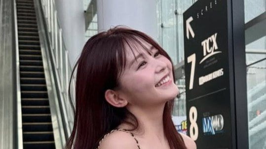 「スタイルの良さでかなり目立ちそう」久間田琳加 ほっそり二の腕＆デコルテ見せのキャミコーデ披露！『ちいかわ』推し活ショットにも注目