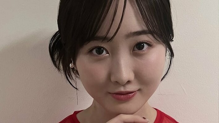 10kg減量が話題の本田望結 透け感ある真っ赤な衣装姿を披露！色っぽさ全開でファンを魅了「本当に痩せたよね」「ちょっとオトナびた」