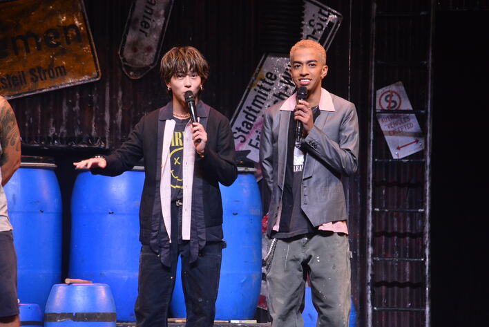 【写真】『STOMP』のパフォーマンスに興奮！Aぇ! group末澤誠也＆草間リチャード敬太の写真を見る