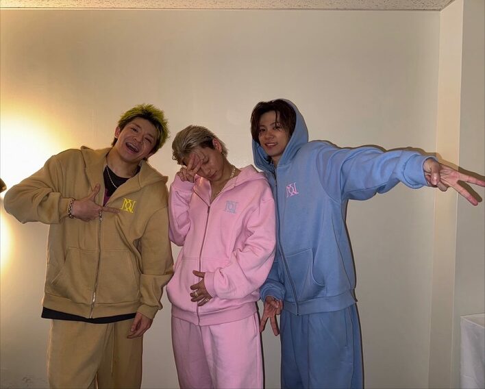 岸優太 平野紫耀＆神宮寺勇太らとお揃いのジャージで仲良し3ショットを