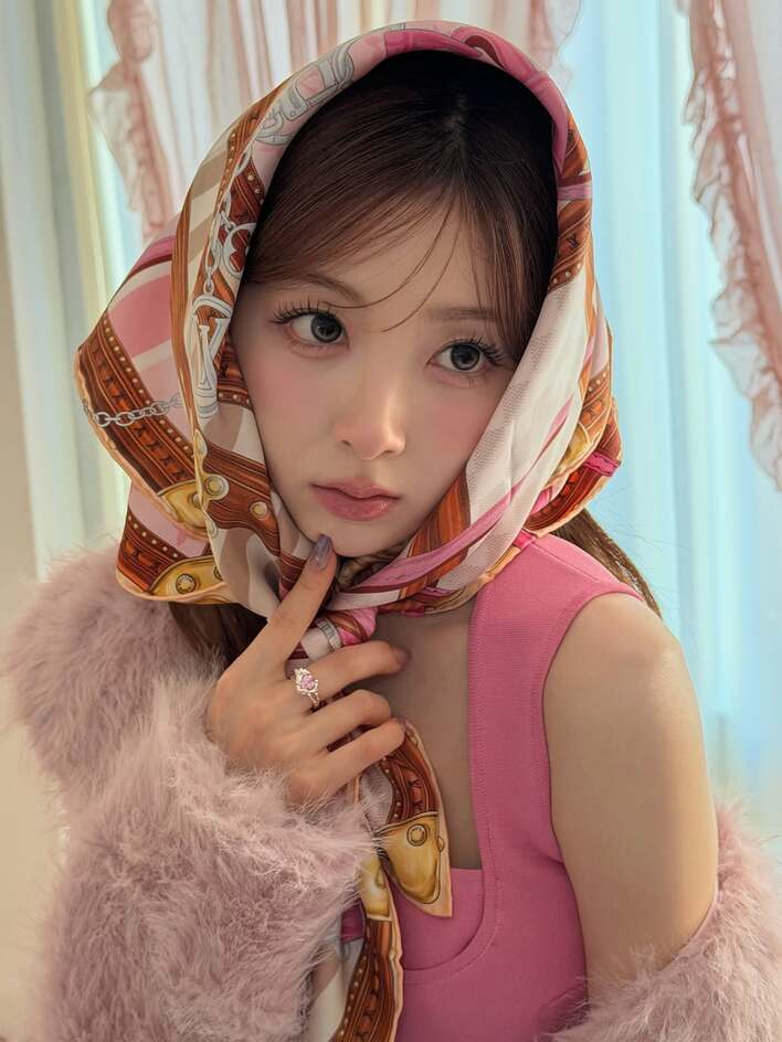 バービー人形みたい」NiziU・MIIHI 美ウエスト際立つピンクコーデ披露