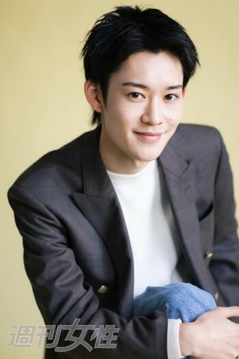 映画『君たちはどう生きるか』や、ドラマ『ちはやふる-めぐり-』などで話題！ 次世代を担う若手実力派俳優・山時 聡真（さんとき・そうま）さんの連載が、2月17日発売の週刊女性でスタート！