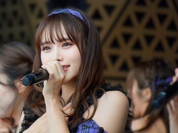 35歳の「アイドル×看護師×ママ」が話題に！三刀流の「ヤバすぎるアイドル」の姿に「ビジュバグってる」と絶賛の嵐