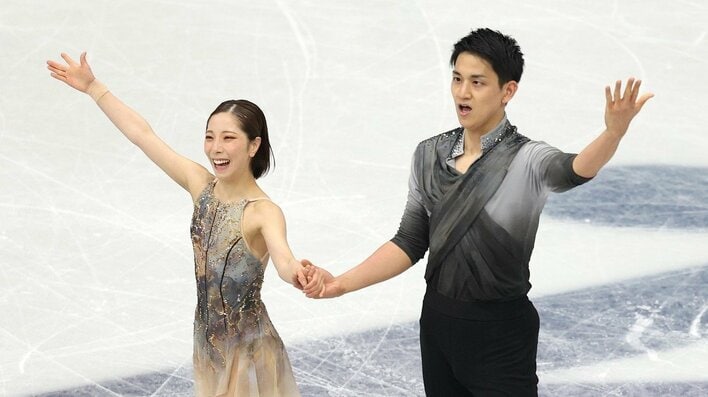 りくりゅうペア "枠に収まらない”ハプニング姿が話題！鍵山選手らの前でのダイナミックな動きに「何回も見たくなる」「世界中がほっこり」など反響の嵐【ミラノ・コルティナ五輪/フィギュア団体】