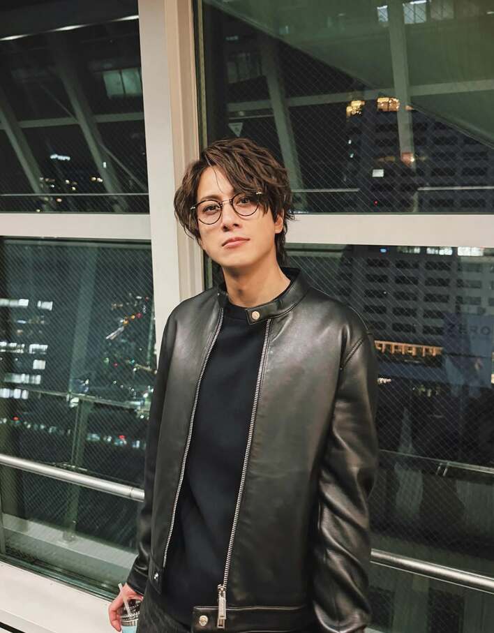 雰囲気違う！」溝端淳平 近影オフショットに「眼福」「今までにない