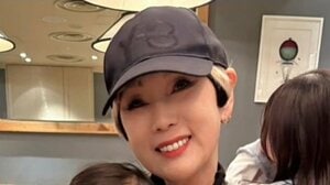 秋野暢子 1歳孫を抱いたツーショット公開！「中々お腹いっぱいに…」娘親子と一緒におしゃれカフェで久しぶりにクレープを堪能