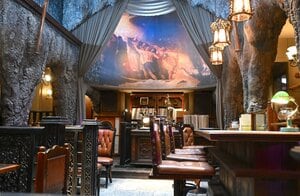 実際にあったら行きたい！洞窟をイメージして作られた『もしがく』ジャズ喫茶テンペストのセットを美術スタッフの裏話とともに紹介！ 