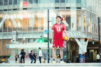 『FIVB パリ五輪予選／ワールドカップバレー2023』石川祐希が渋谷のど真ん中でPR動画を撮影