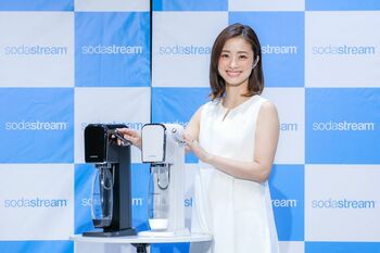 上戸彩「週末にプールを洗うところから」今年の夏の過ごし方