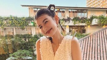 スザンヌ（37）水着姿で「マーメイドスイム」を披露　沖縄を大満喫！ 夕日を前に息子との2Sに「映画のワンシーンみたい」の声も