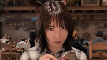 「なんて良い表情」志田未来 ディズニーシーでの“疑問しか残らない”動画に反響！ランダムグッズ開封に目を見開き驚いた姿に「めっちゃいい反応」