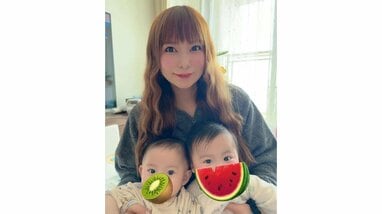 才能に脱帽」中川翔子 妊娠中にお腹の上で描いた絵が自販機に