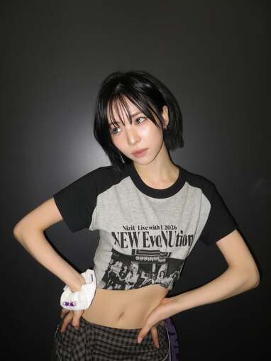 品のある色気」NiziU・MAYA 美くびれ＆どアップショット公開！“クール