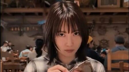 「なんて良い表情」志田未来 ディズニーシーでの“疑問しか残らない”動画に反響！ランダムグッズ開封に目を見開き驚いた姿に「めっちゃいい反応」