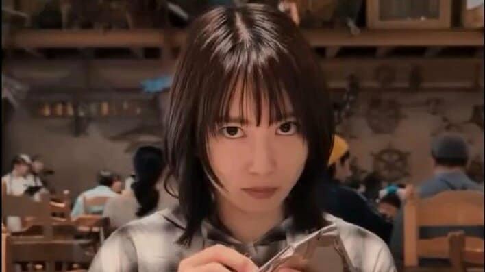 【画像6枚】「なんて良い表情」「めっちゃいい反応」志田未来 ディズニーシーでランダムグッズを開封する姿を見る
