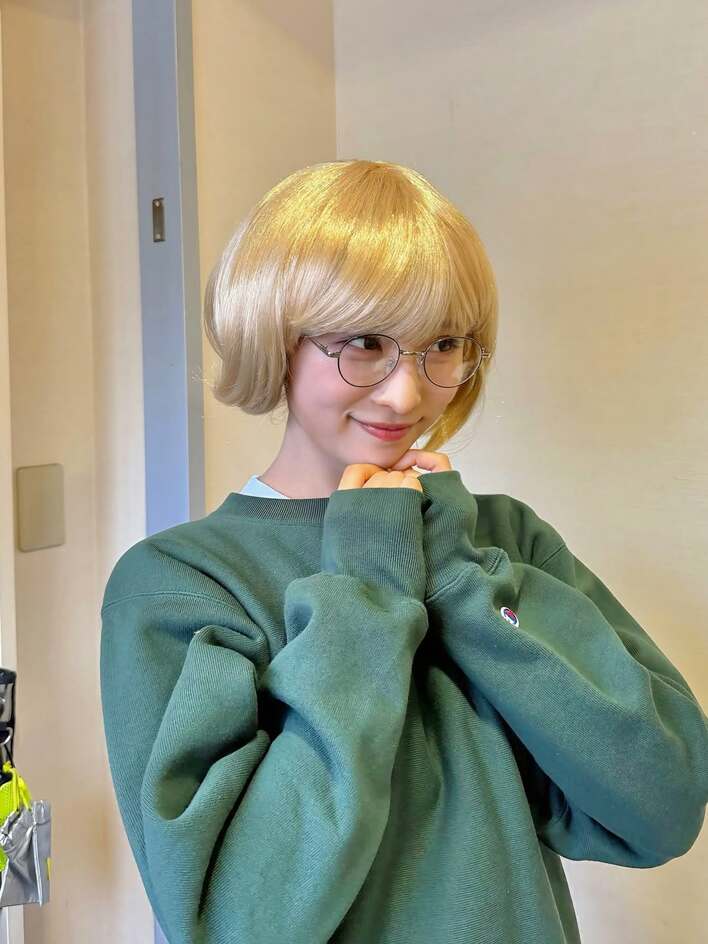 誰か分からなかった」AKB48小栗有以 “金髪姿”披露でファン驚愕！丸眼鏡