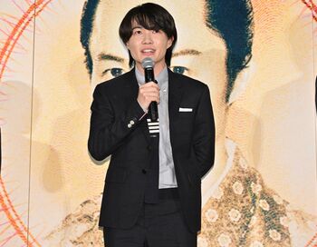 神木隆之介 30歳バースデーサプライズに「今まで通り変わらず楽しく⽣きる」