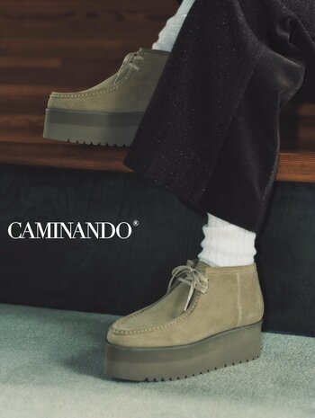CLANEとCAMINANDOによるコラボレーションアイテムの発売が決定。クラシックなモカシンデザインを現代的に仕上げたモックショートブーツが登場。