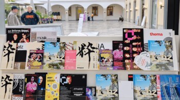 アルスエレクトロニカ開催中の街角の写真一枚から、都市の雑誌記事が生まれた。