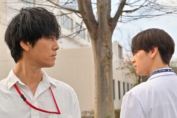 医師たちから患者を奪う榊原（瀬戸康史）に疑惑を向ける武良井（桐谷健太）＜『院内警察』第2話完全版＞