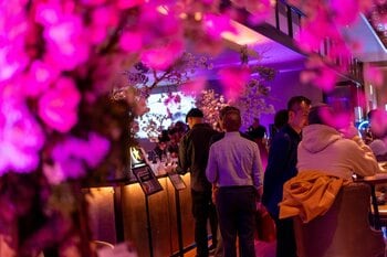 渋谷のホテルで、天候を気にしない新たな夜のお花見。八海山の美酒と音楽・アート・ダンスが交差する一夜限りの桜のイベント「SHIBUYA NEO SAKURA NIGHT 2026」を開催！