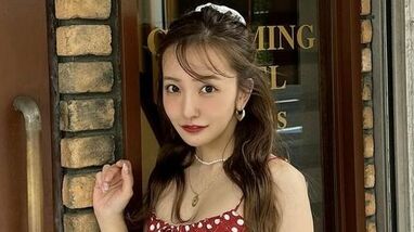 全部かわいいけど…4枚目が！」板野友美 赤のキャミワンピ＆前髪ありの