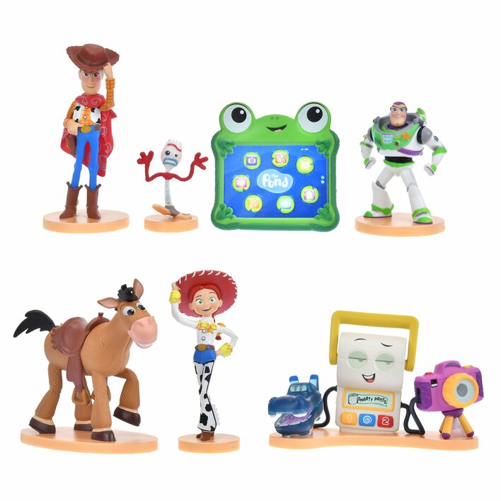 トイ・ストーリー』のかわいすぎる新グッズが登場！ポップなシャツや
