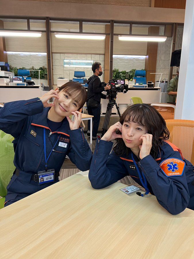 えぐかわ」清野菜名＆中村ゆりが“ほっぺハート”をキュートに披露！瀬戸