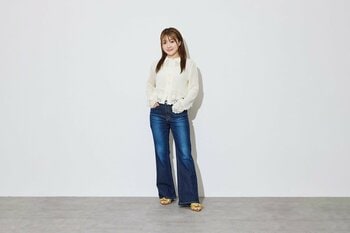 女子プロレス「スターダム」なつぽい選手 × デニムブランド「SOMETHING」初コラボ小柄スポーツ女子におくる“魔法のデニム”「POI FLARE」発売！