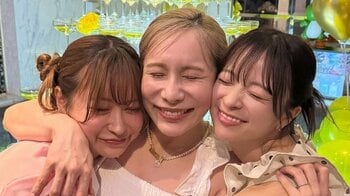 超豪華なシャンパンタワー！双子出産のヘラヘラ三銃士・ありしゃんが約1年ぶりにお酒を解禁！ メンバーとの楽しげな姿に「3人で飲んでるの懐かしくてエモい」