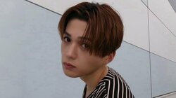 「腕ぇぇー！」八木勇征 ムッキムキの太い二の腕を披露！鍛え抜かれた1枚からモフモフに埋もれた甘い姿までギャップ満載カットに「キュン死しちゃう」