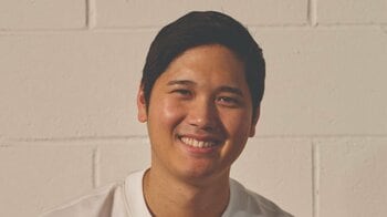大谷翔平“初の絵本”デコピンの活躍物語が「スポーツ関連本」1位に！愛犬を抱っこした笑顔の近影ショットも【オリコン上半期“本”ランキング】