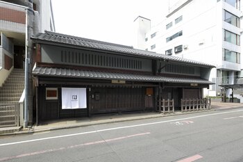 京都市指定有形文化財「長江家住宅」を祇園祭・宵山期間に特別公開「屏風飾りと旧家に残る動植物展」旧家に伝わる屏風や掛軸など約30点を展示
