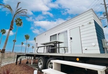 別荘サブスク「WITH SEA」初のトレーラーハウス型施設「WITH SEA 伊東」が2026年4月1日にオープン