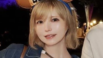 「完全にカップル」益若つばさ 18歳長男とディズニー満喫！おそろいのカチューシャつけた仲むつまじい親子ショットに「オーラがある」「素敵やん♡」