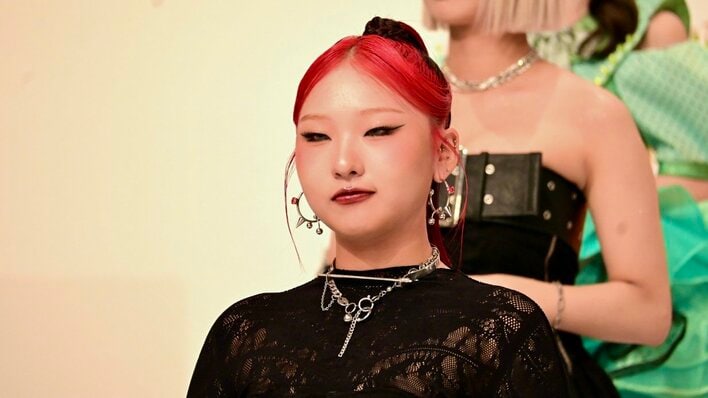 【画像】紅白初出場を決めたHANAが会見でちゃんみなと笑顔を浮かべる様子などを見る