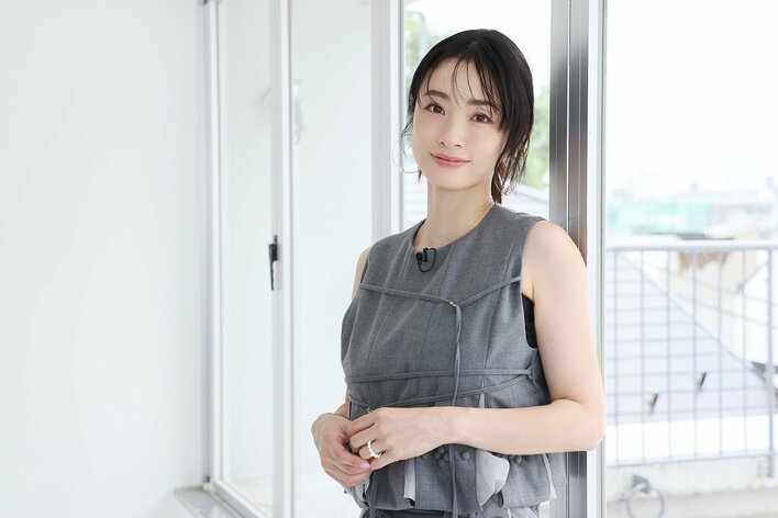 上戸彩 台湾での写真集撮影に不安も子供の成長を実感「ミニカーと