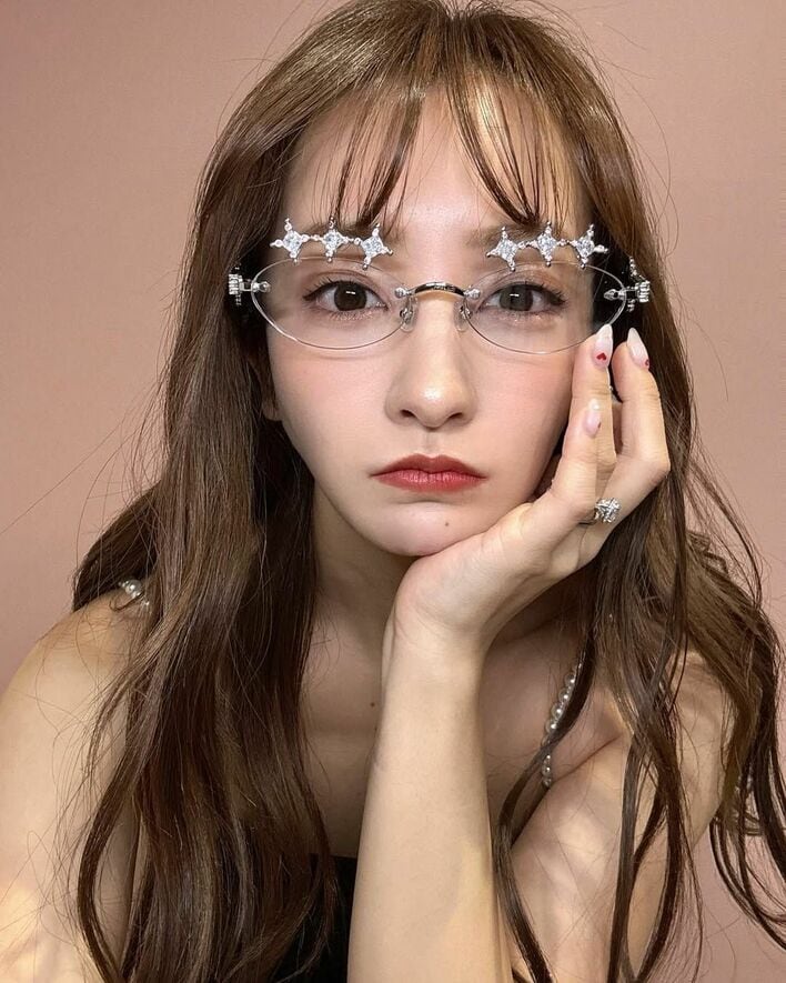 ウィンク好きです」板野友美 華やかなサングラスのキラキラショットを