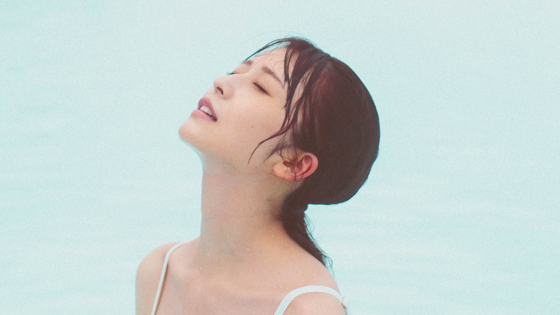 長濱ねる 8年ぶりの水着姿を公開！“バブみボディ”話題の2nd写真集から