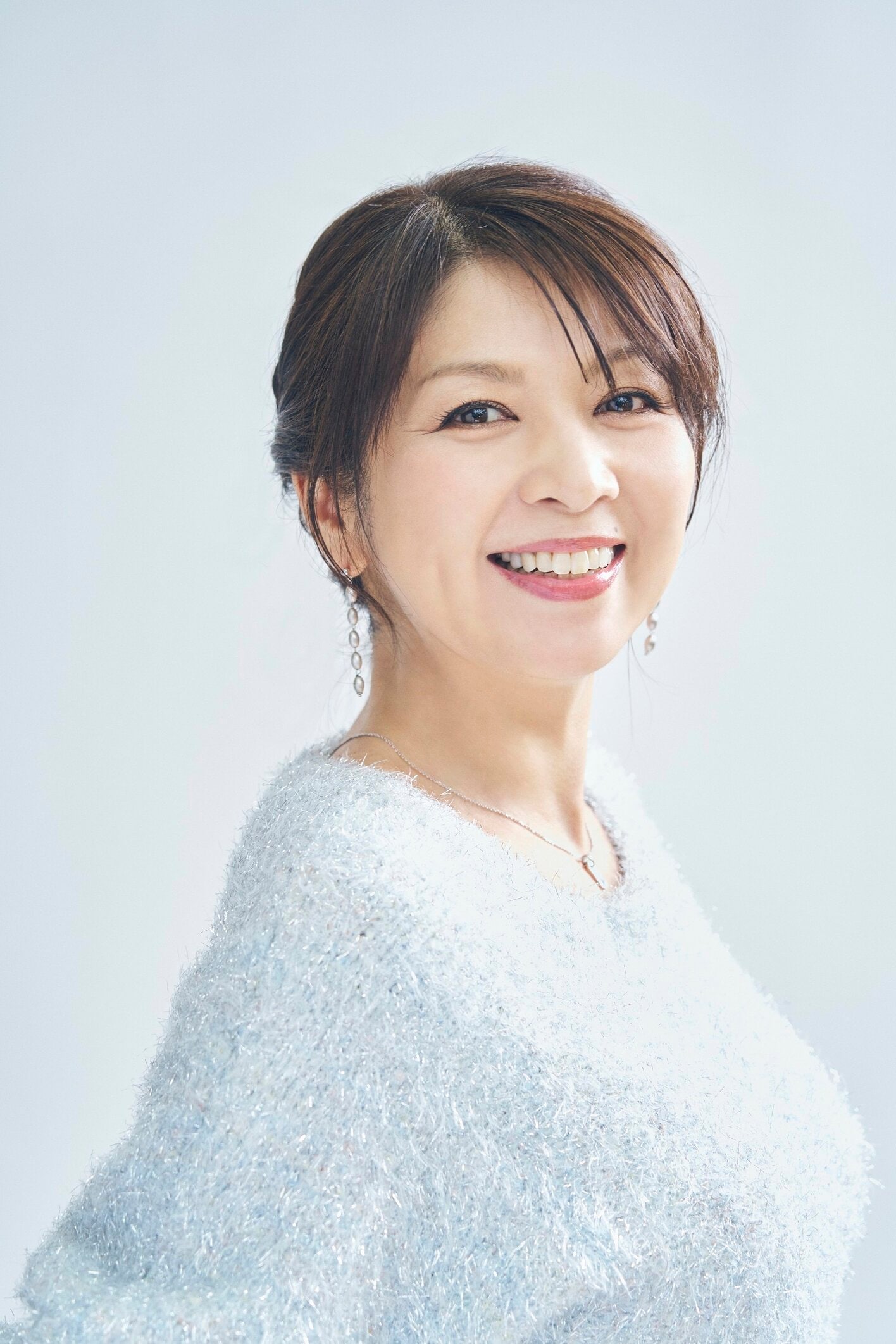 飯島直子 両親と愛犬を亡くして「いまは本当の意味でひとり、自分のために頑張れる」等身大の女性をコミカルに演じるドラマに意欲『こないだおばさん ...