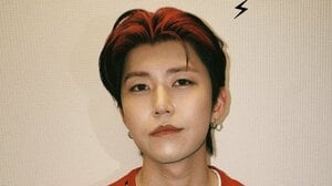 ミセス若井滉斗 “空中でギター演奏”姿にファン驚愕！“天地逆転”の遊び心あるMV撮影オフショットに「ついに飛んだ！？」「スパイダーマンだ」