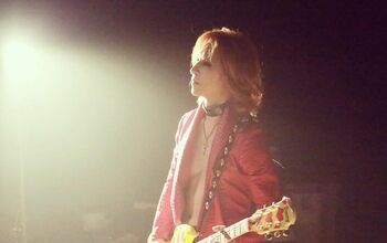 YOSHIKI、HIDEの命日に生配信「自分が生きてる意味があるうちはHIDEのところには行けない」