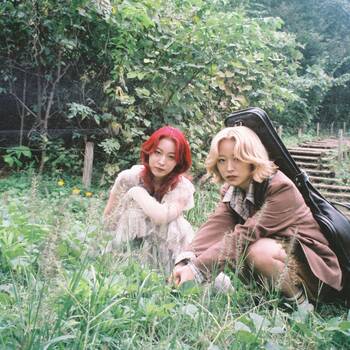 双子姉妹ユニットweak.butterfly、映画監督・須藤蓮と再びタッグを組んだ「人間界の密かな恋」MVを公開！高村夢叶とEvan Kohliがドラマパートに出演！！