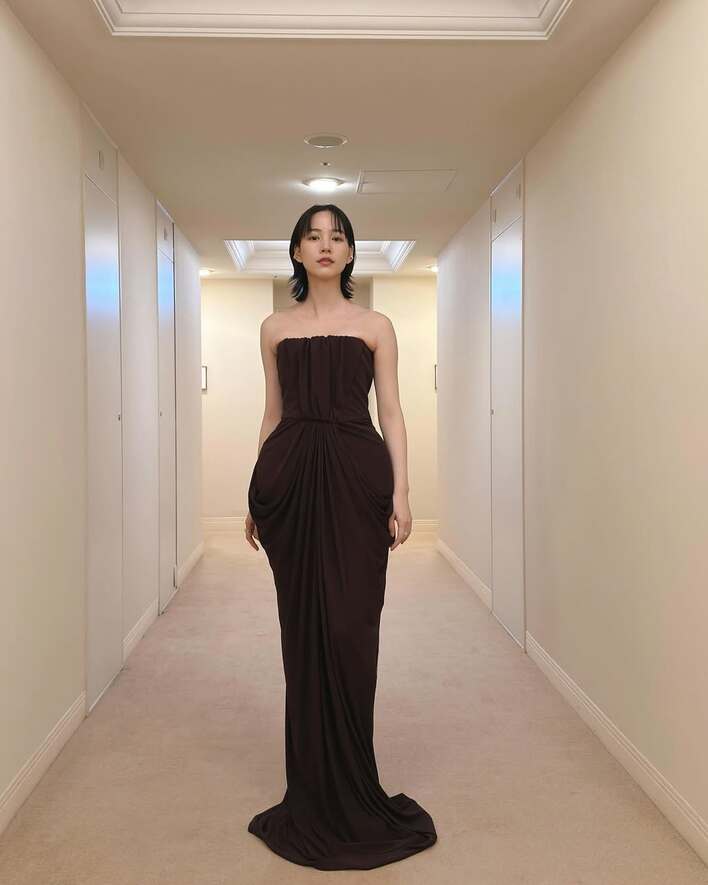 【画像7枚】「ギリシャ彫刻みたい」のんの美デコルテ際立つ“マーメードドレス”姿を見る
