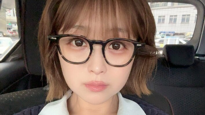 鈴木奈々 実兄の“豪邸”な広々自宅を公開！おしゃれな白基調の解放感抜群リビング＆キッチンに「モデルハウスみたい」「めちゃ綺麗」