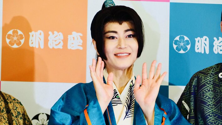 氷川きよし「ごめんなさい、取り乱しました（笑）」座長公演開幕会見で、北島三郎＆村田英雄ら大御所の名曲をノリノリで披露