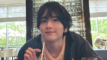 「3枚目に心臓えぐられた」板垣李光人 彼氏感たっぷりの激メロ姿を披露！かわいいとセクシーのギャップに「これは恋だ…好きいいいいい！」