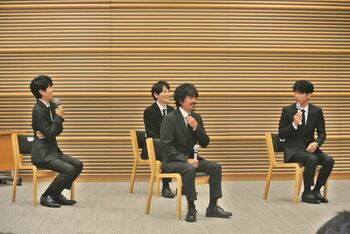 ジャニーズ事務所が47都道府県にPCR検査装置を支援 V6が代表で贈呈式に出席