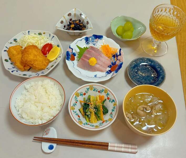 【画像5枚】“鶏胸肉のフライ”をたたいておいしく！小倉優子が作った豪華な夕食を見る